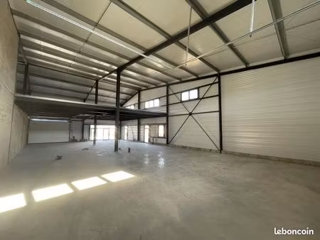 local d'activité 986 m²