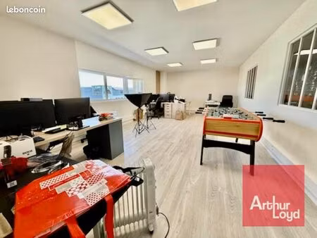 local d'activité 841 m²