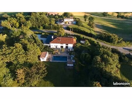 villa 8 pièces 270 m²