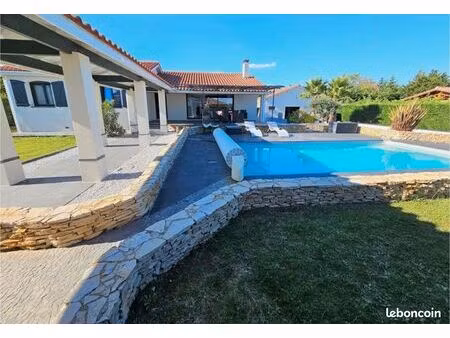 villa de plain-pied rénovée (160 m²) + dépendance (55 m²) – cambernard