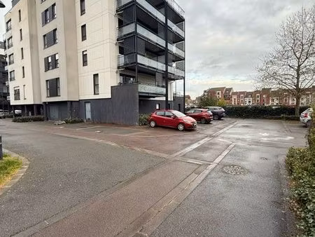 place de parking les quais sainte-hélène