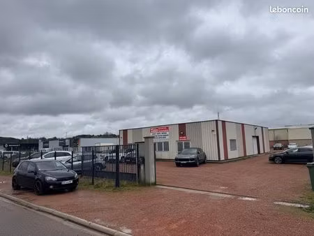 locale commercial sur 2000 m²