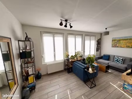 maison semi individuelle 3 chambres avec jardin  garage et 3 places de parking privées à h