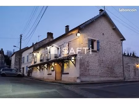 local 532 m² chantilly