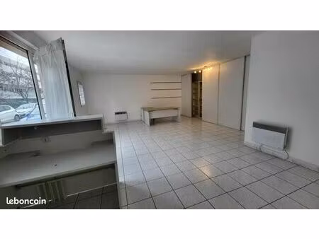 local commercial 44 m²