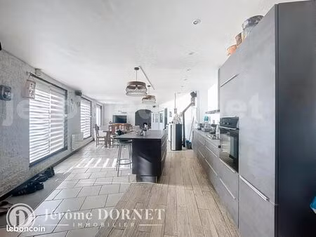 maison 9 pièces 184 m²