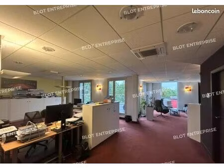 bureaux 136 m²