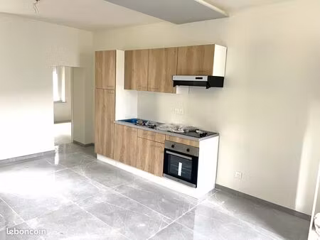 immeuble 300 m² moyeuvre-grande