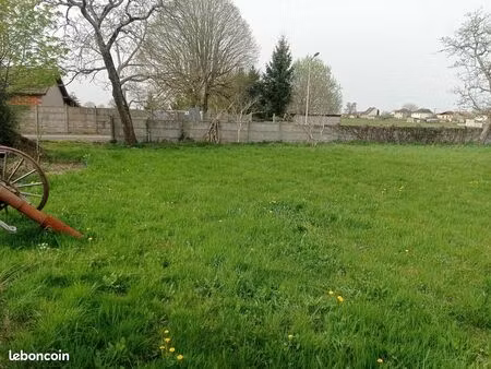 terrain plat 1400 m2