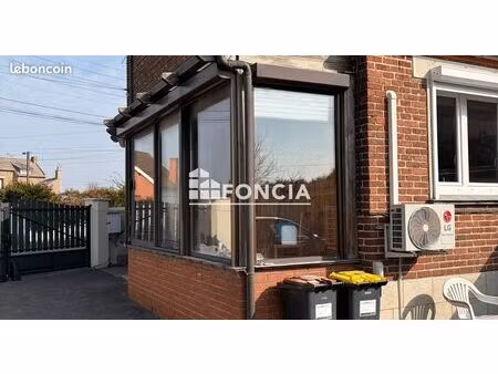 maison semi individuelle avec garage et jardin