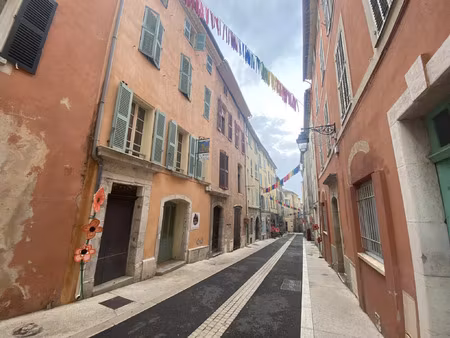 location commerce 2 pièces 48 m² à hyères (83400)