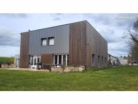 propriété 7 pièces 242 m²