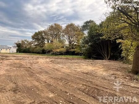 terrain 370 m² saint-étienne-de-montluc