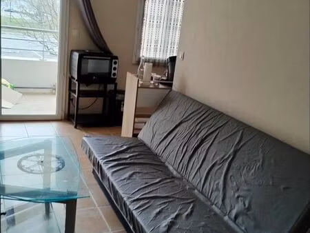 location t2  44m2  terasse 12m2. disponible immédiatement