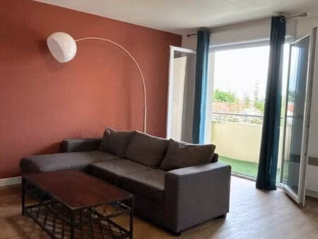 à louer - t2 quartier saint antoine avec balcon et parking