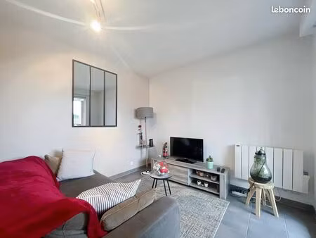 appartement 2 pièces meublé avec balcon et parking