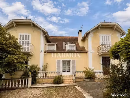 propriété 10 pièces 261 m²