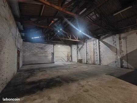 entrepôt 200 m² – libre d’occupation ( + local commercial 200 m² en sus)