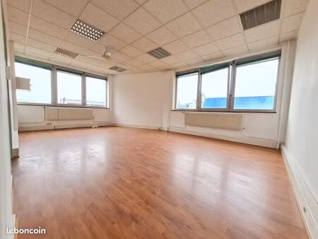 lot de bureaux 58m2 + cave