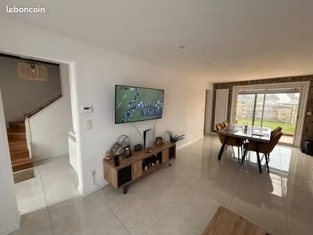 charmante maison semi individuelle 104m2  3 chambres  garage  jardin  cave