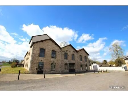 local commercial 975 m²