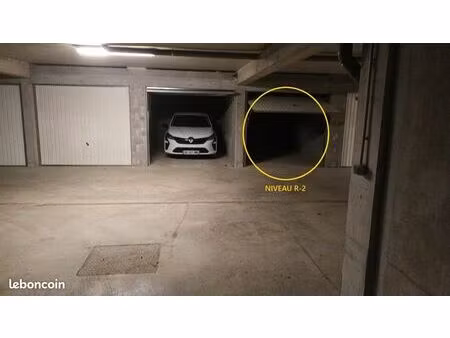 front de neige sainte foy station: box de garage fermé