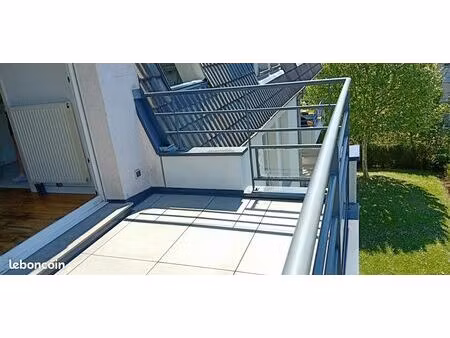 dans charmante petite résidence lumineux f 1 dernier étage terrasse ensoleillée sud-ouest