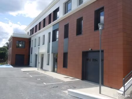 rdc bureaux 240m² divisible à 120 m²