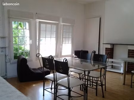 studio proche centre-ville et piscine  pour location de courte durée