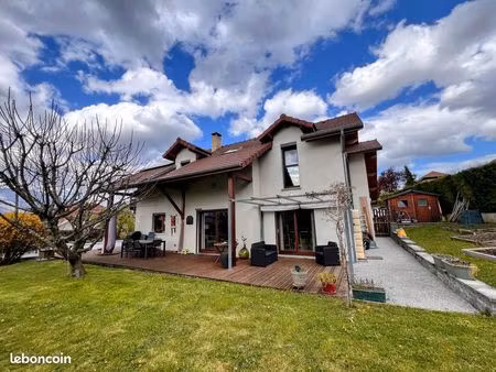 rare maison 160 m² méry coeur de village  quartier très calme