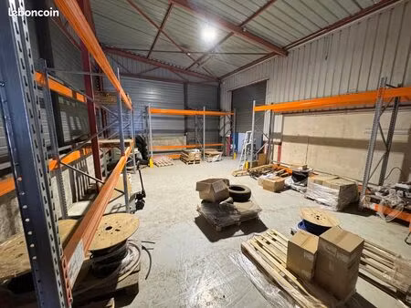 entrepôt 69 m² avec racks – idéal stockage / pro