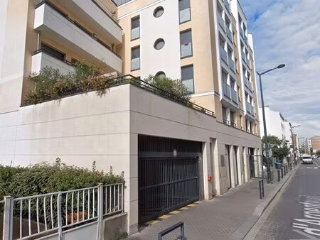 place de parking à louer immeuble récent