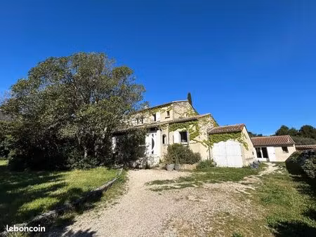 villa 6 pièces 1 m²