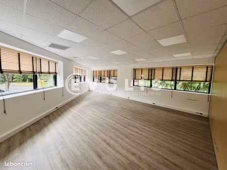 bureaux 584 m²