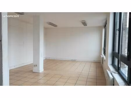 local bureaux 141 m²