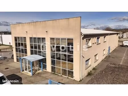 local d'activité 850 m²