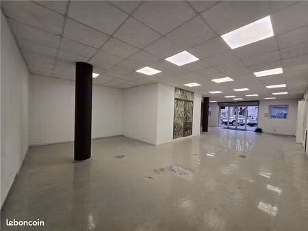 local 113 m² valréas