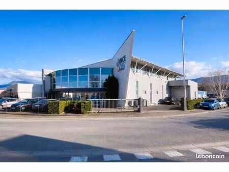 local 640 m² publier