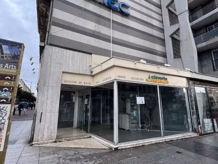 local commercial 65 m²