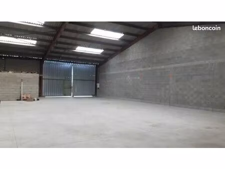 entrepôt à louer d'environ 360 m²