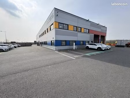 local bureaux 905 m²