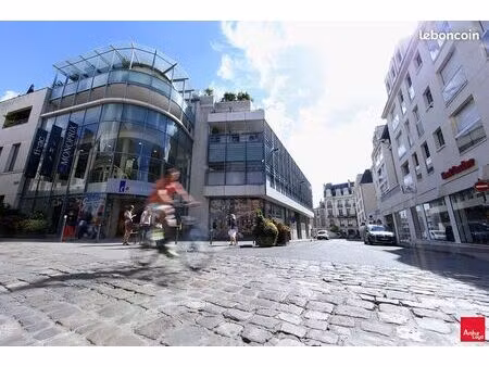 local commercial 218 m² poitiers