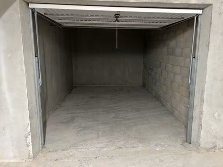 parking/box 15 m² douvaine