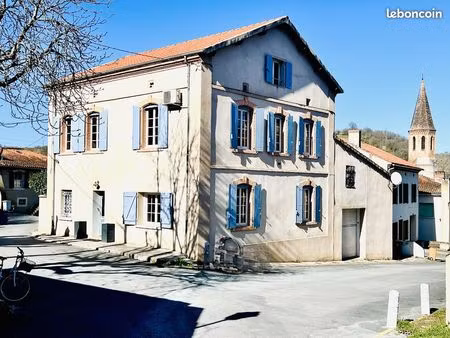 maison de caractère - coeur de village - piscine et double garage