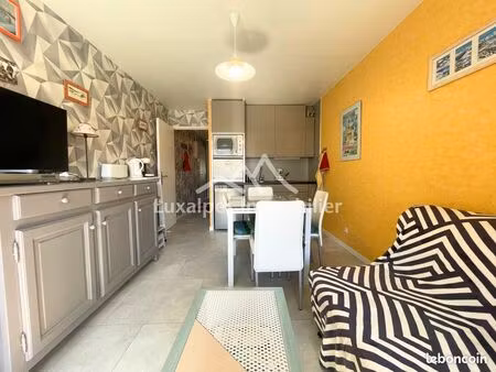 superbe t2 bis traversant & rénové à deux pas du centre de thônes