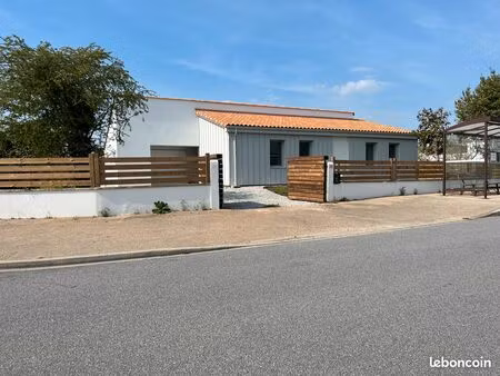 pavillon plain pied aux portes de saint gilles croix de vie