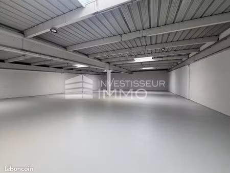 local industriel 697 m²