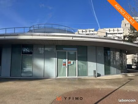 local commercial 320 m² saint-germain-en-laye