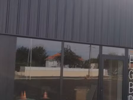 local 160 m2 challans - commerce parking