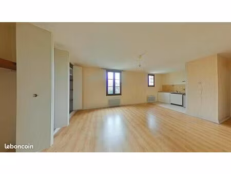 studio 1 pièce 32 m²